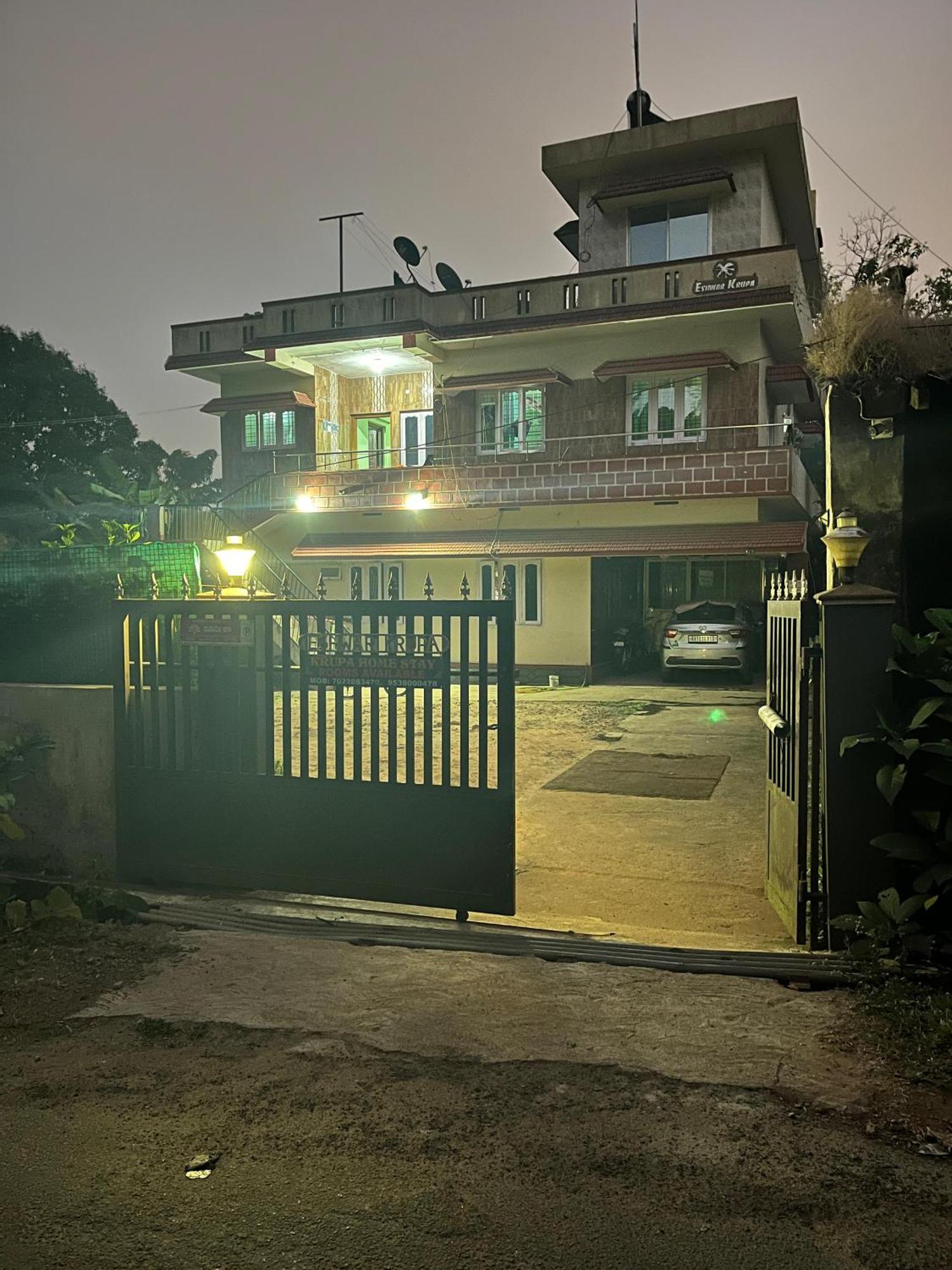 Eshwarkrupa Homestay Madikeri Zewnętrze zdjęcie