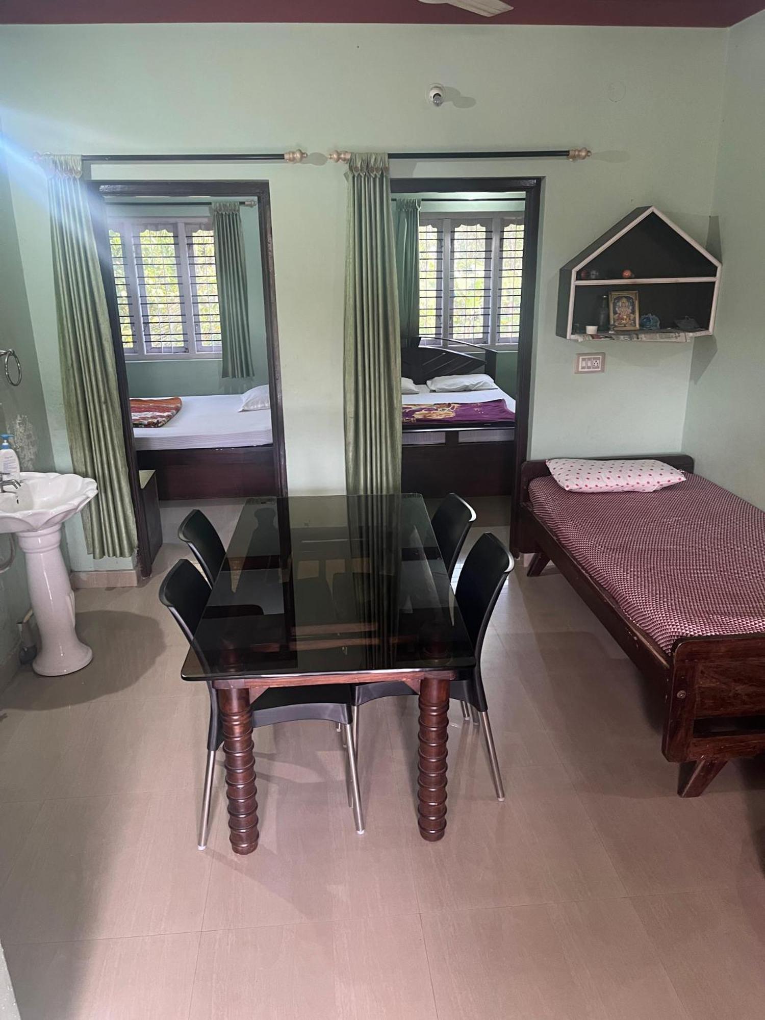 Eshwarkrupa Homestay Madikeri Zewnętrze zdjęcie