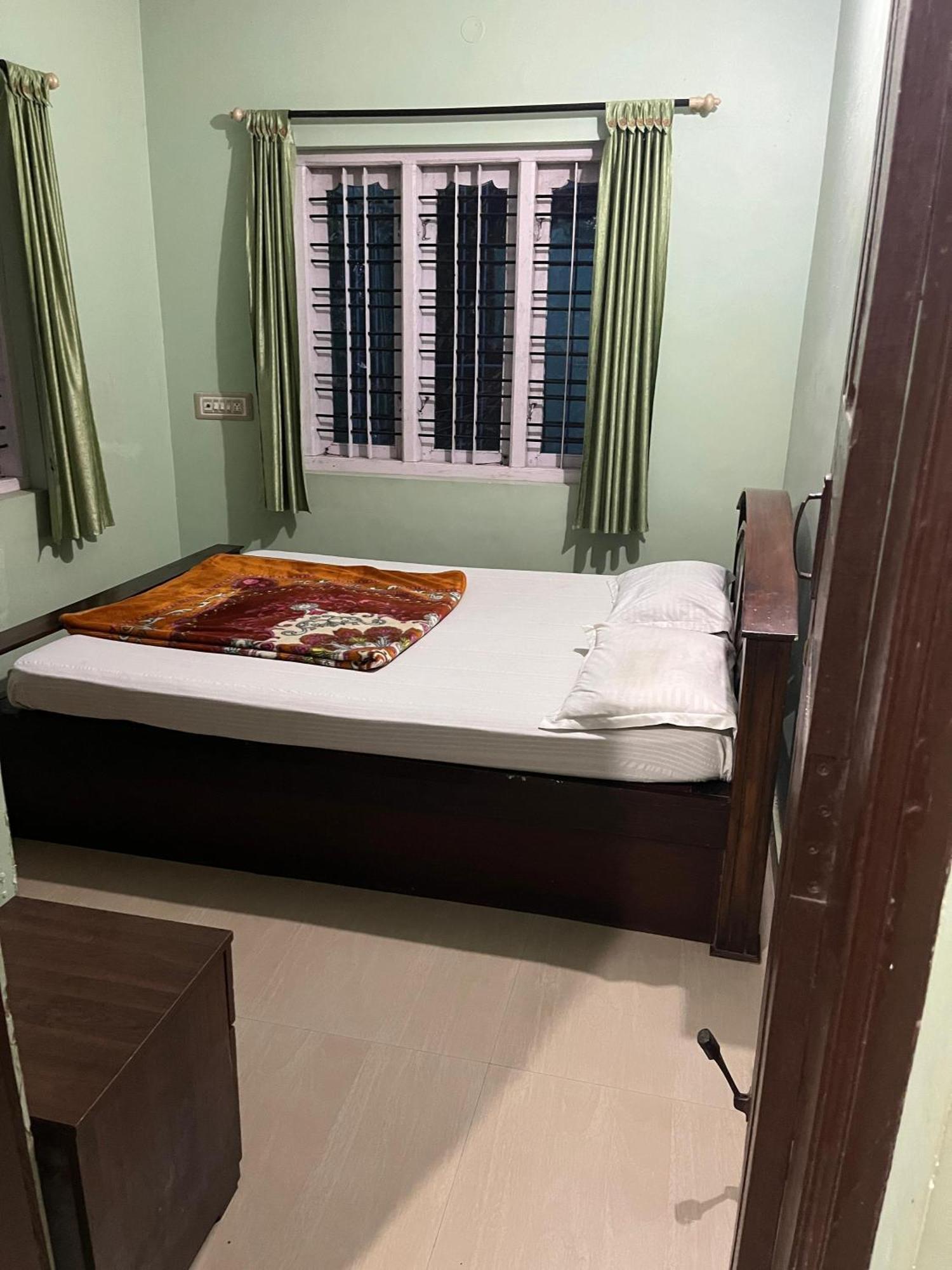 Eshwarkrupa Homestay Madikeri Zewnętrze zdjęcie