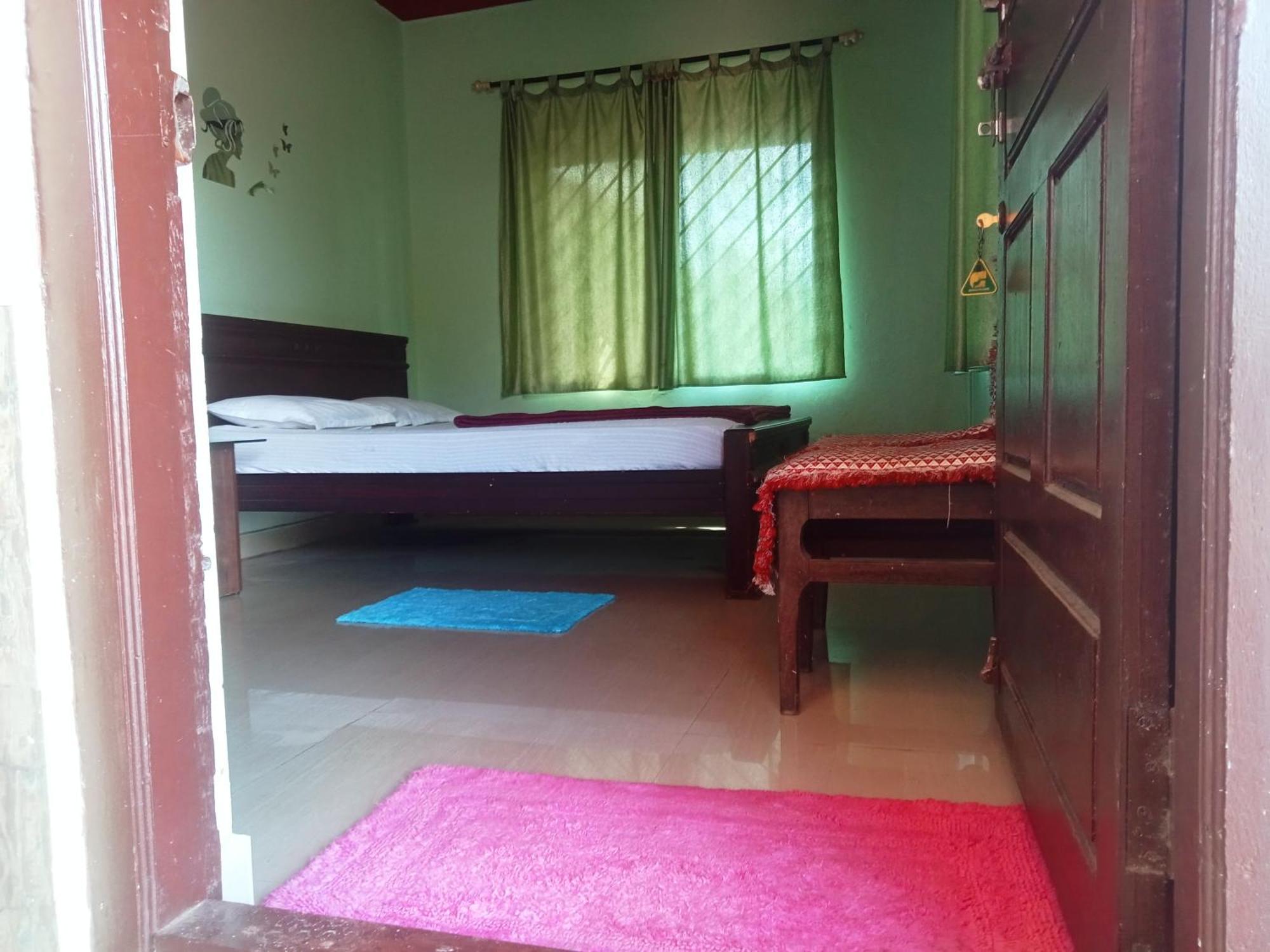 Eshwarkrupa Homestay Madikeri Zewnętrze zdjęcie