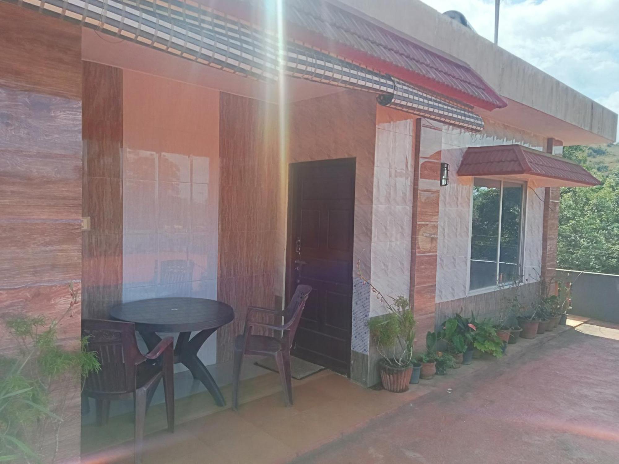 Eshwarkrupa Homestay Madikeri Zewnętrze zdjęcie
